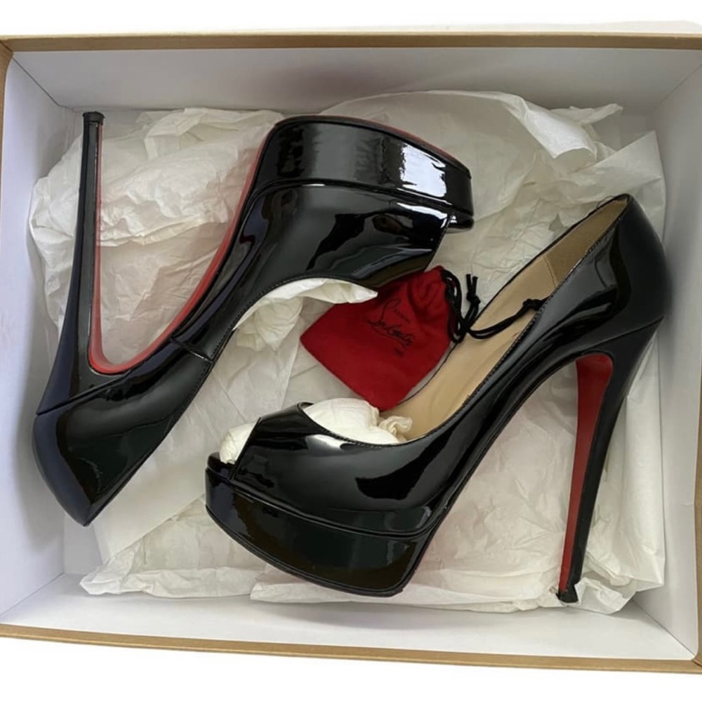 Christian Louboutin 37